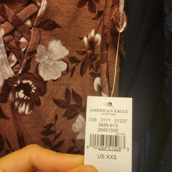 American Eagle Tank *new with tags* - Picture 2 of 3